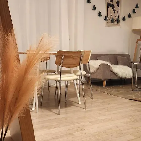 K-17 White Linen House Apartment