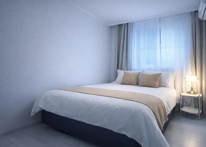 Apartment 서교초등학교앞, White Linen House