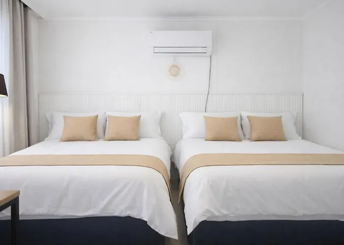 Apartment 서교초등학교앞, White Linen House