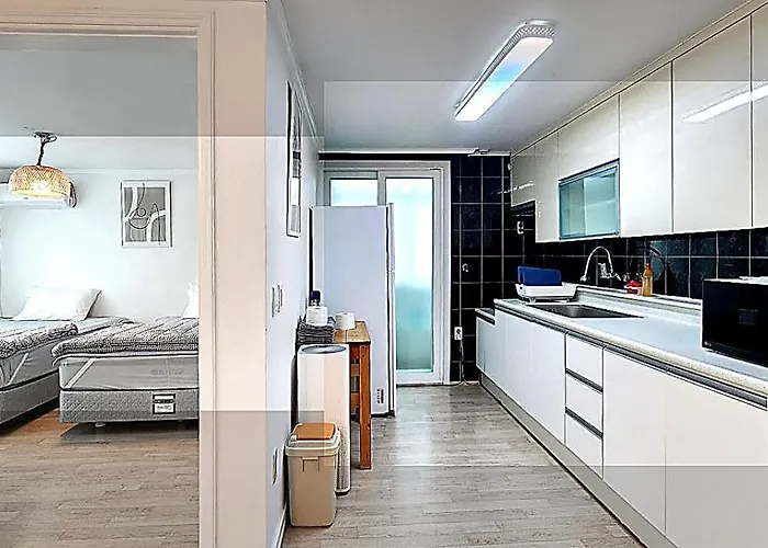 Apartment 서교초등학교앞, White Linen House Seoul
